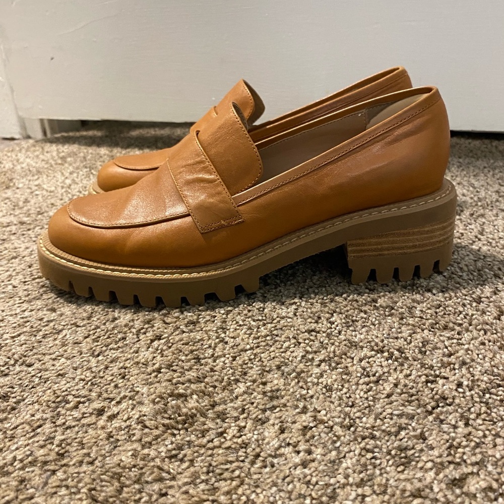 Aerosols lug sole loafer. Brown leather. Size 8.5.